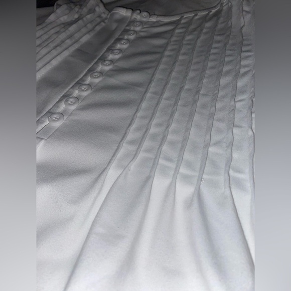 Ladies Pleated Pullover Blouse V-Neck in White in Size Small - Picture 4 of 6